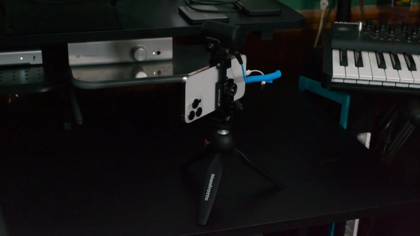 Sennheiser MKE 200 Mobile Kit angle