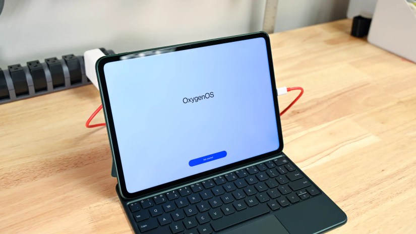 OnePlus Pad boot up.