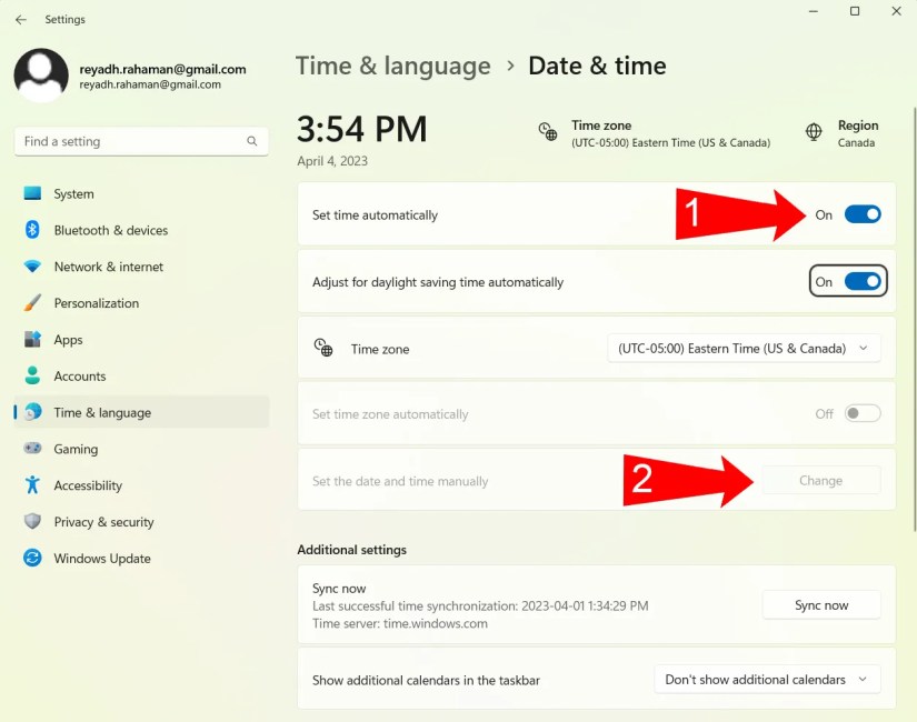 Numbered red arrows pointing out how to change your date and time on a Windows 11 computer in the “Date & Time” menu.