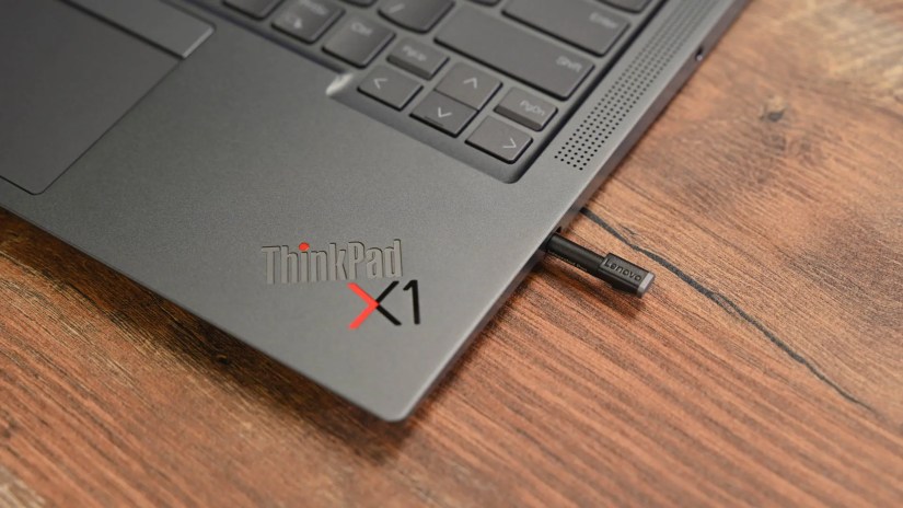 Integrated pen in the Lenovo ThinkPad X1 Yoga (Gen 8)