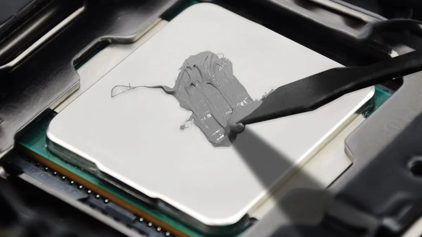 Thermal Grizzly Kryonaut being put on CPU.