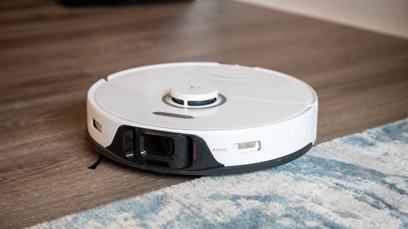 Front camera and LiDAR sensors shown on the Roborock S8 Pro Ultra