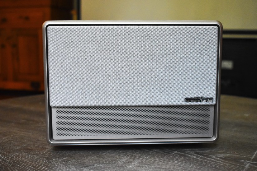 XGIMI Horizon Ultra with its lens covered