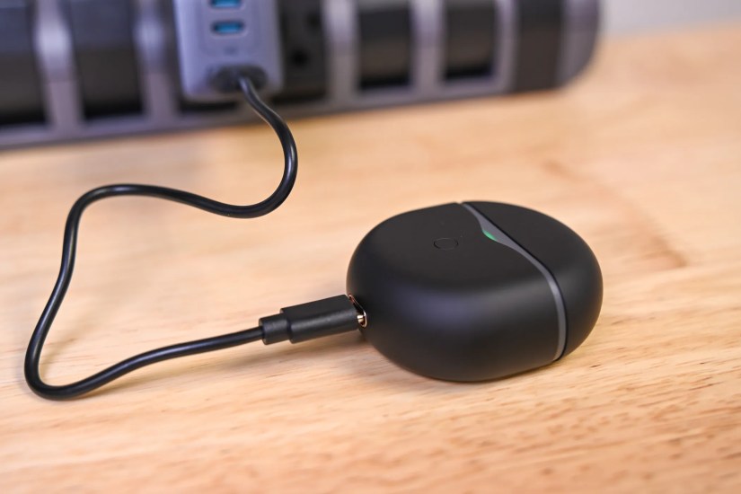 Charging the SOUNDPEATS Air4 aptX Lossless Wireless Earbuds