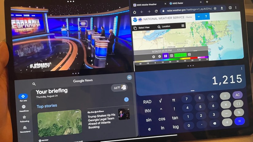 Split-screen apps on the Lenovo Tab Extreme.