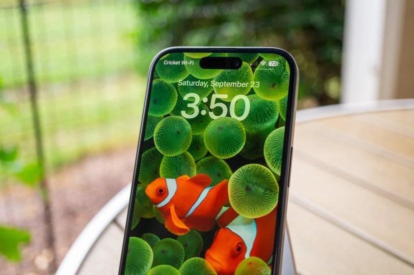 Apple iPhone 15 lock screen.