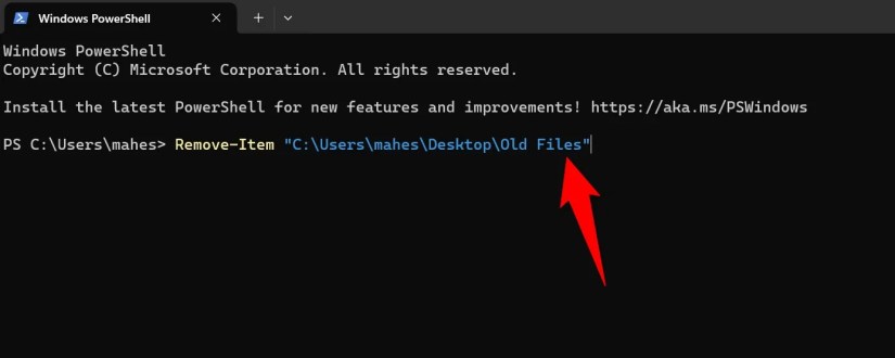 The &lsquo;Remove-Item&rsquo; cmdlet to delete a folder in a PowerShell window.