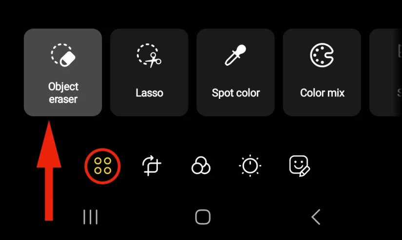Samsung&rsquo;s Object Eraser tool in the gallery app.