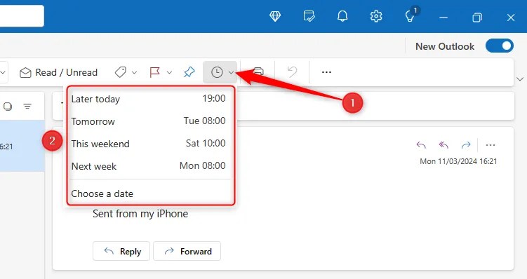 Microsoft Outlook&rsquo;s &lsquo;Snooze&rsquo; icon (represented by a clock) is selected, and the options in the drop-down are displayed.