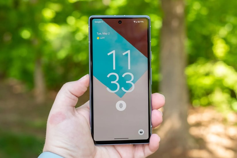 Image of the Google Pixel 7a&rsquo;s lock screen.