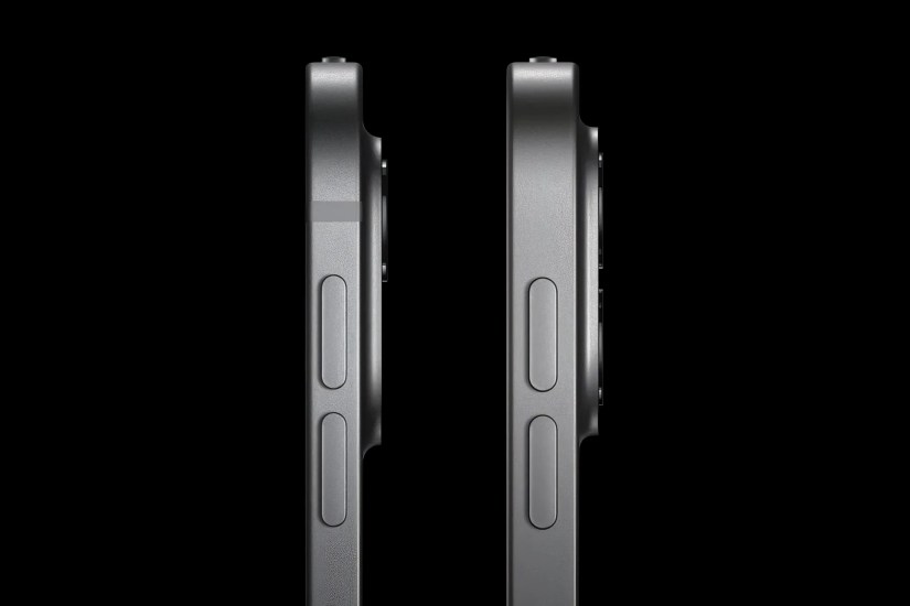 Image of the M4 iPad Pro&rsquo;s on the left and the M2 iPad Pro on the right, comparing their thickness.