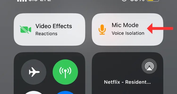 iPhone&rsquo;s Control Center with an arrow next to Mic Mode.