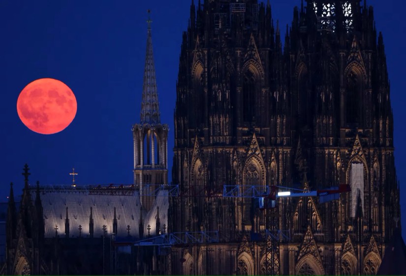 This week&rsquo;s blue supermoon in Cologne.