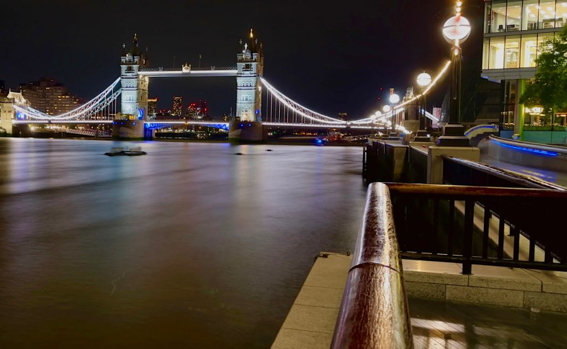 White light reflected on the surface of the Thames in front of London&rsquo;s Tower Bridge.
