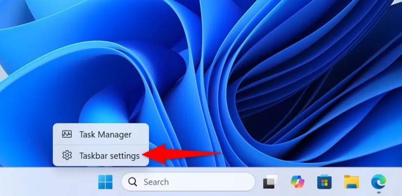 &lsquo;Taskbar Settings&rsquo; highlighted in the taskbar context menu.