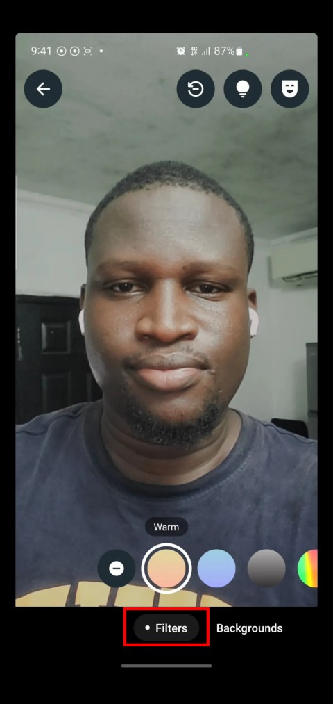 Filters option in WhatsApp video call.