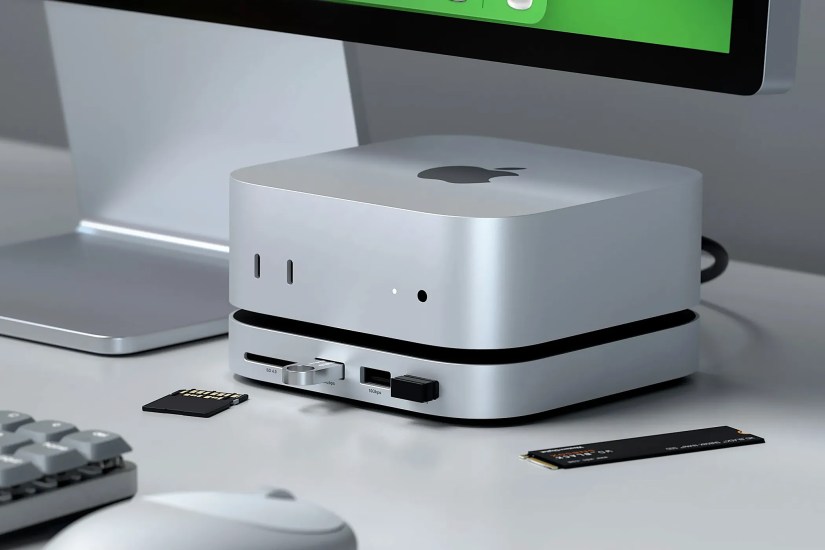The Satechi M4 Mac Mini Stand &amp; Hub at a desk.