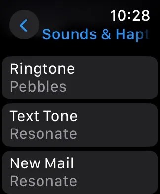 Selecting a tone to change it in watchOS 11.