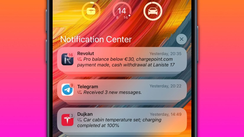 Summarized notifications on the iPhone&rsquo;s lockscreen.