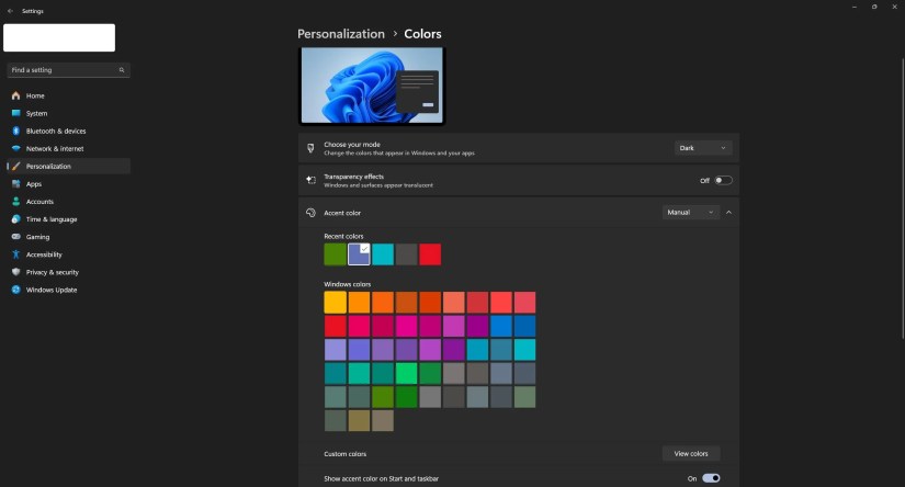 The Windows 11 Colors menu in dark mode showing a manual accent color.