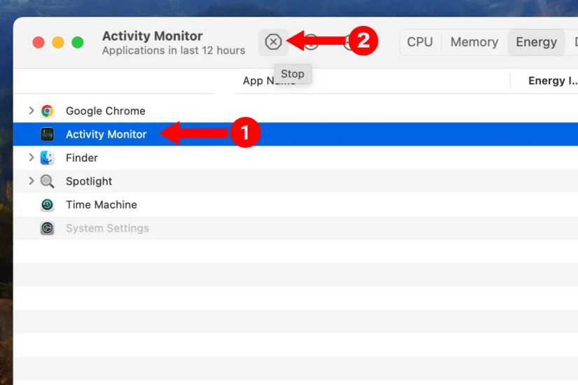 Screenshot of the Activity Monitor on macOS with arrows next to the app&rsquo;s name and the close button.