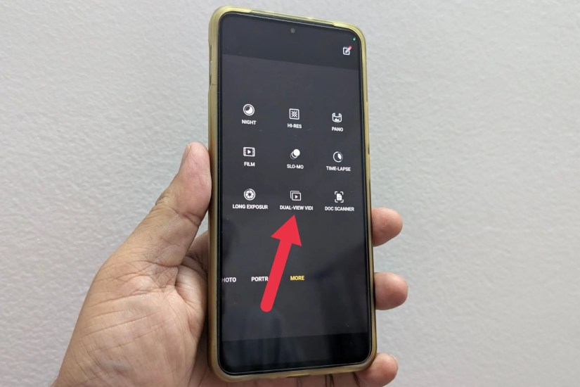 An image showing the Dual View Camera Feature in a OnePlus Phone