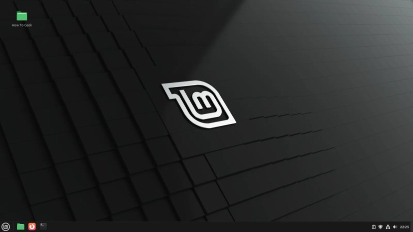 Linux Mint desktop overview.