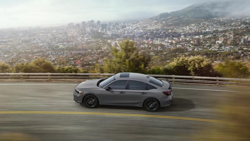 Side profile shot of a 2025 Honda Civic Si
