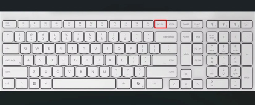 White keyboard with red boxes highlighting the PrtSc key.