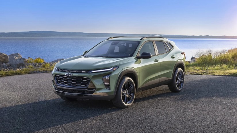 Front 3/4 shot of a 2024 Chevrolet Trax