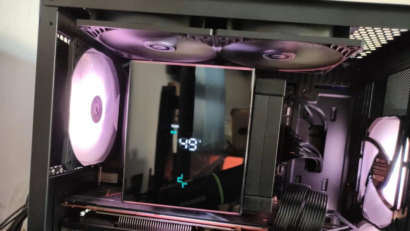 An air CPU cooler with a digital display surrounded by top and rear exhaust fans.