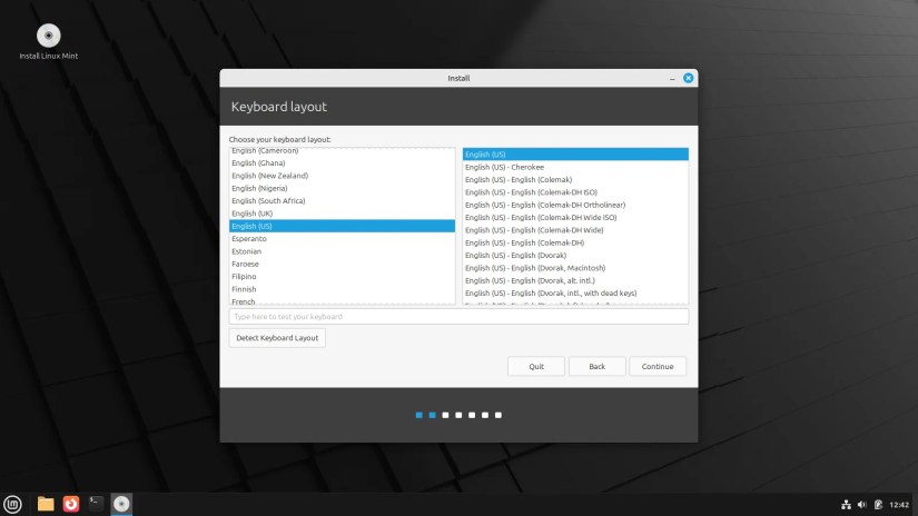 Linux Mint installer showing keyboard layout options.