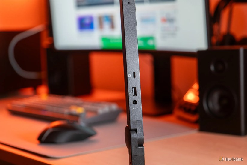The Lumecube Edgelight 2.0 with an additional USB-C and USB-A port.