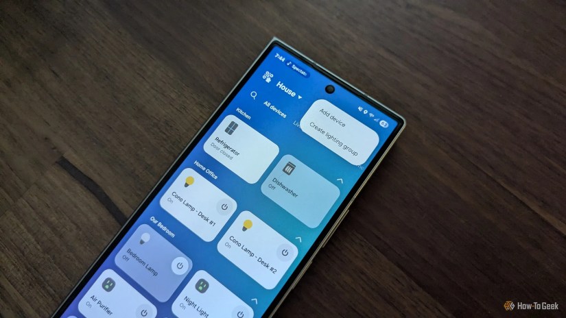 Adding a Matter device using SmartThings on a Galaxy Z Fold 6.