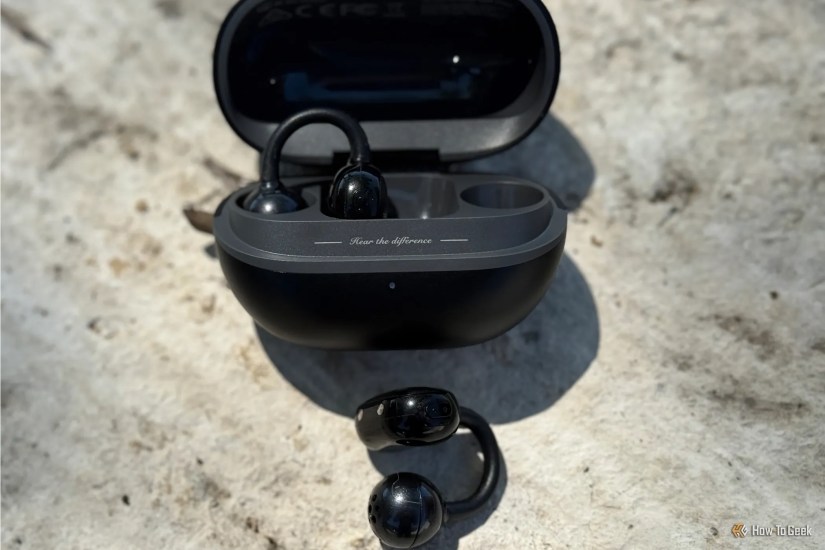 The Soundpeats pop clip earbud and case.