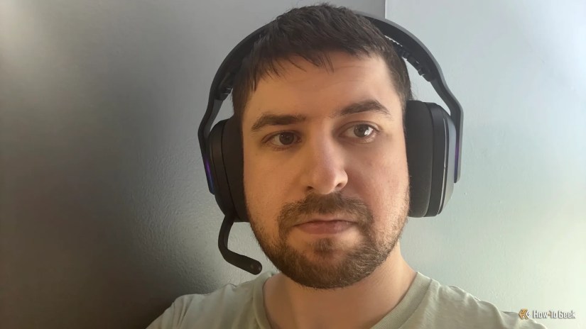 A man wearing the Logitech G522 Lightspeed gaming headset.