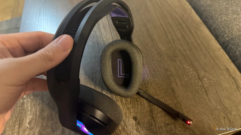 The left pad of the Logitech G522 Lightspeed headset and the microphone with the muted light on.