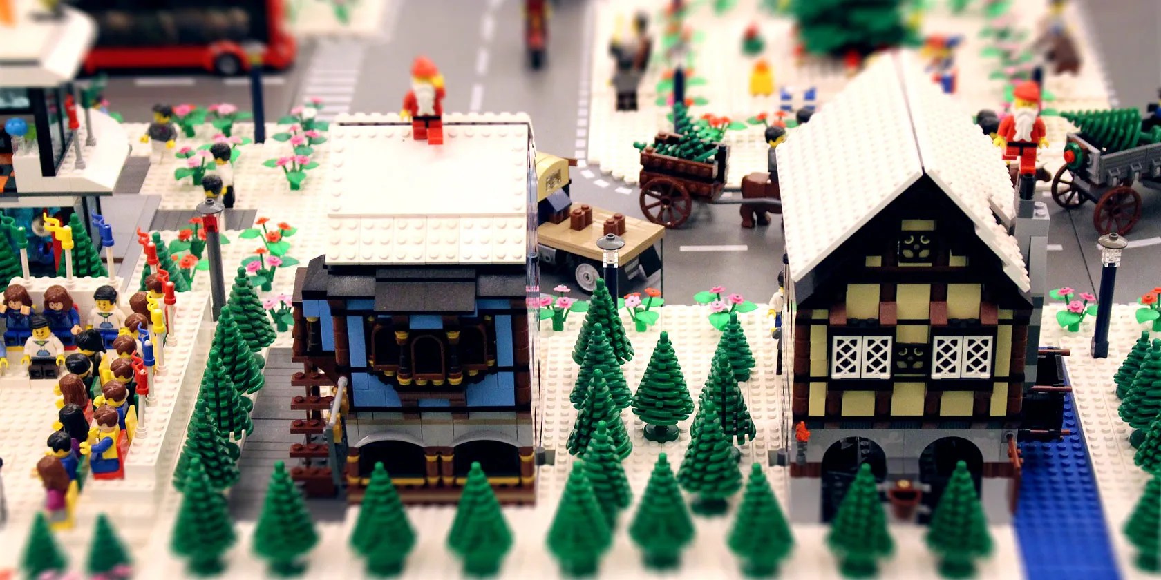 8 Sites to Rediscover Your Love of Lego & Build up Your Collection