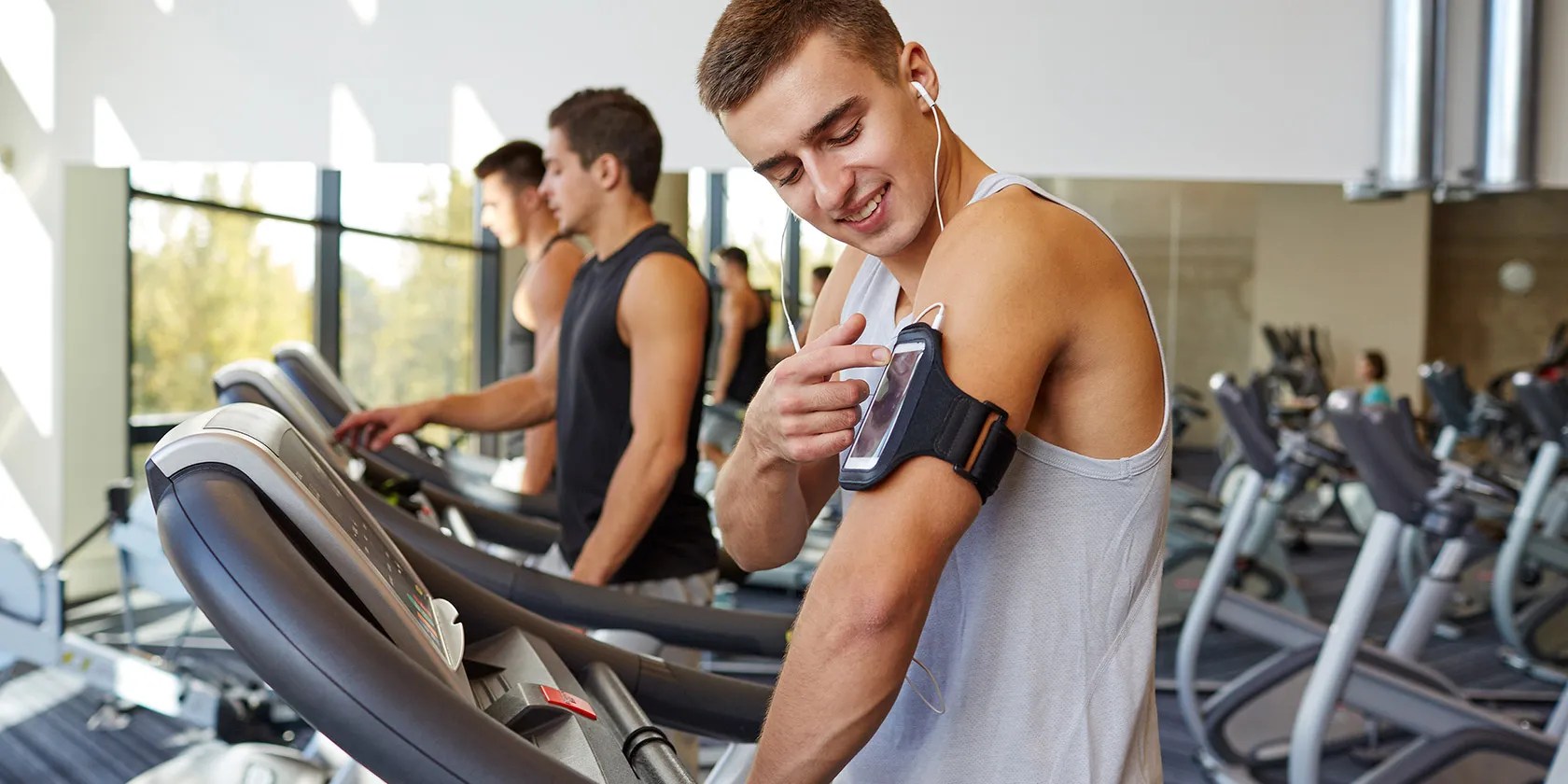 The Best Social Fitness Apps to Work Out With Friends