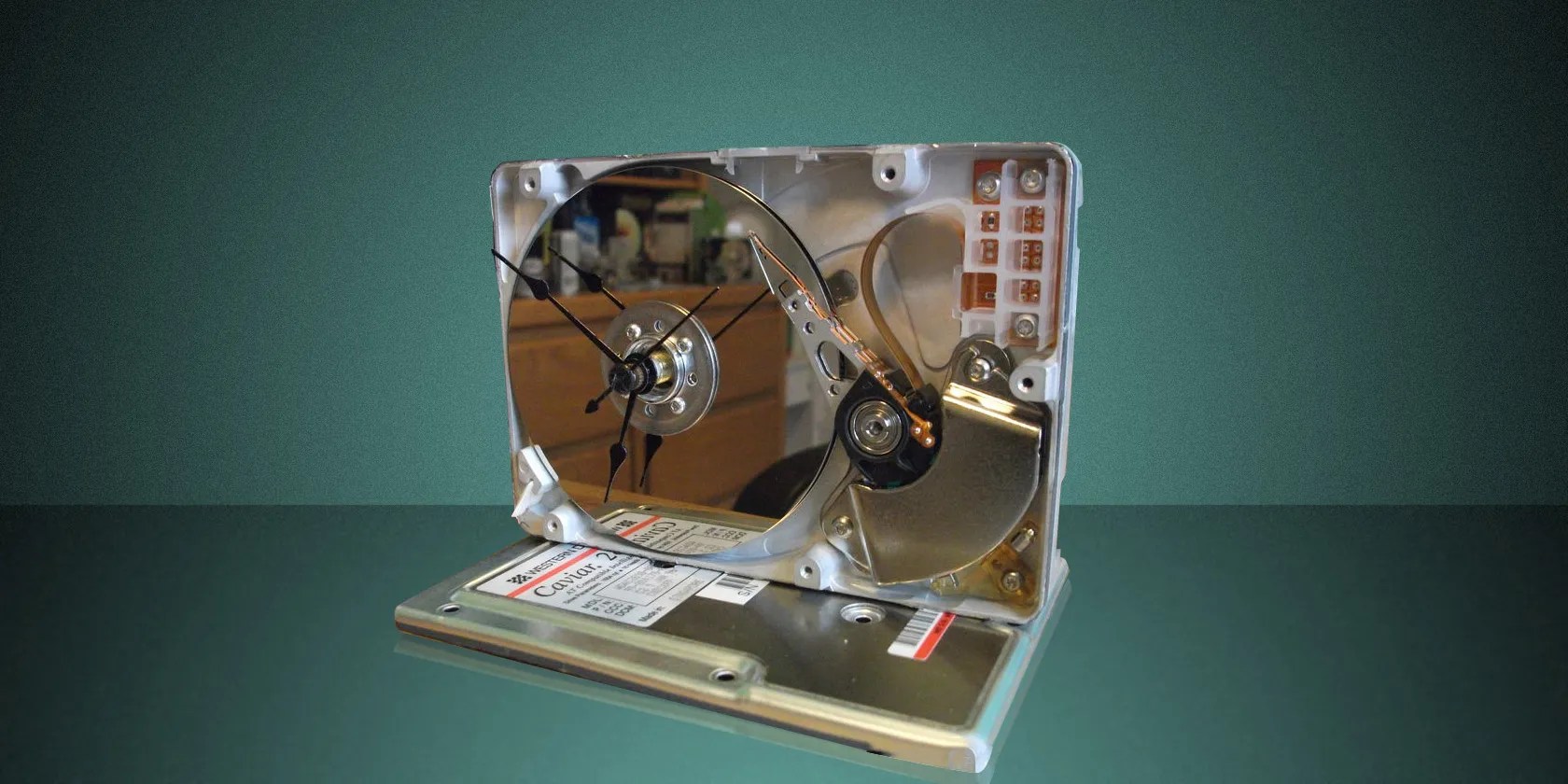8 Stunning Ways to Decorate Your Home with Old Electronics