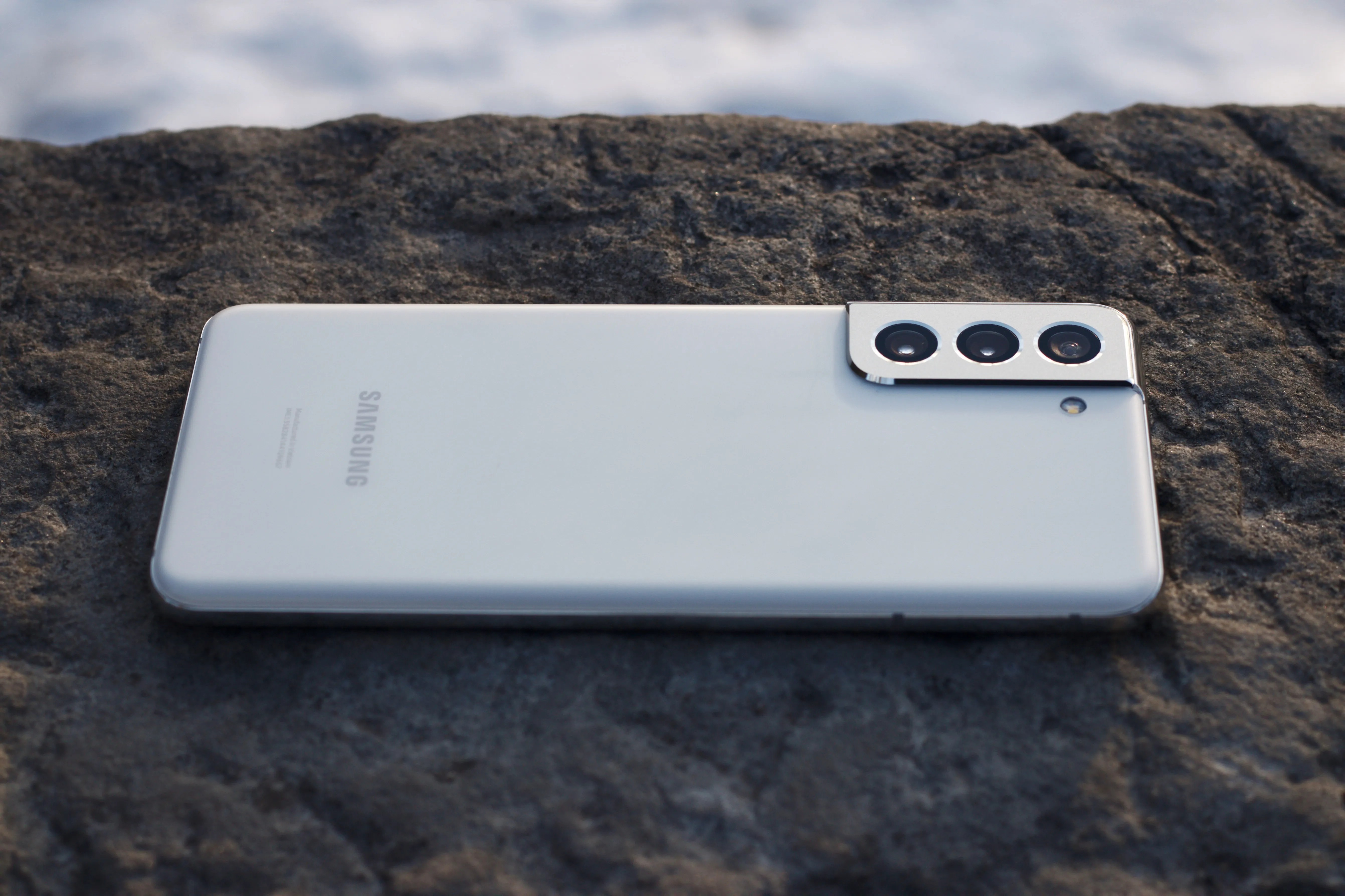 Samsung Galaxy S21 Review Flagship Phone, MidRange Price