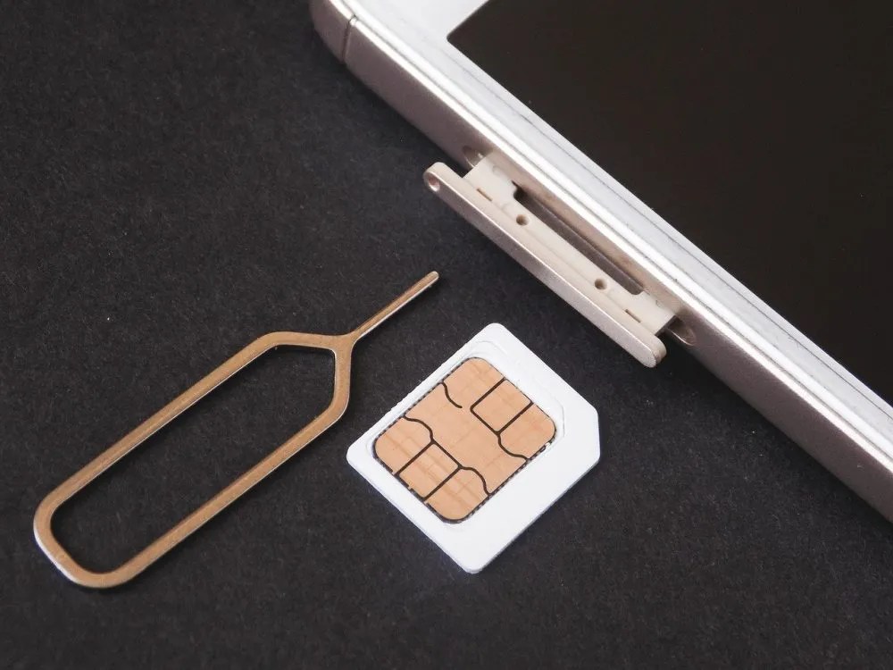 Do iPhones and iPads Have SIM Cards?