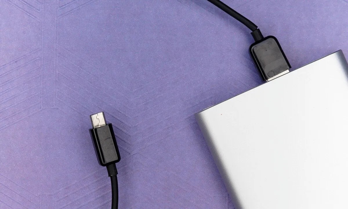 5 Ways to Charge Your Laptop Without a Charger