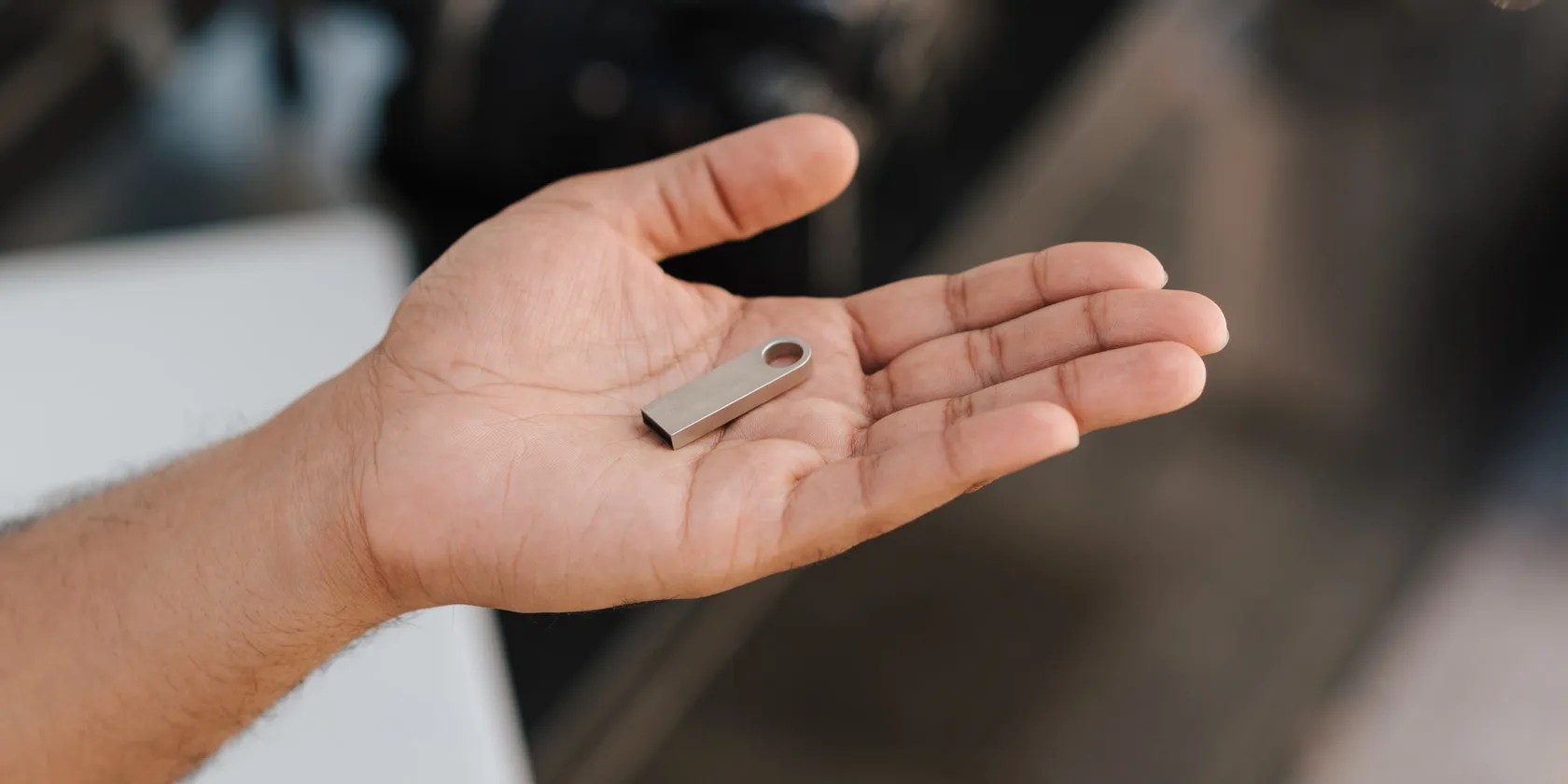 How to Make a Bootable USB Drive With Etcher in Linux