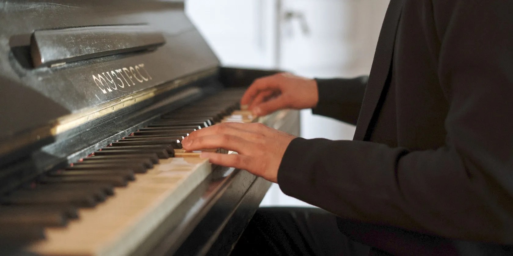 Learn How to Play the Piano With These 6 Android Apps