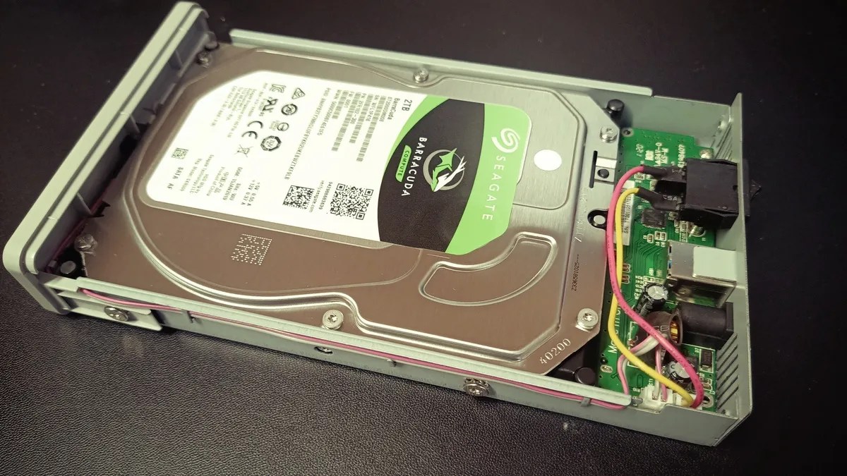 How to Connect and Get Data Off a Hard Drive With These 6 Methods