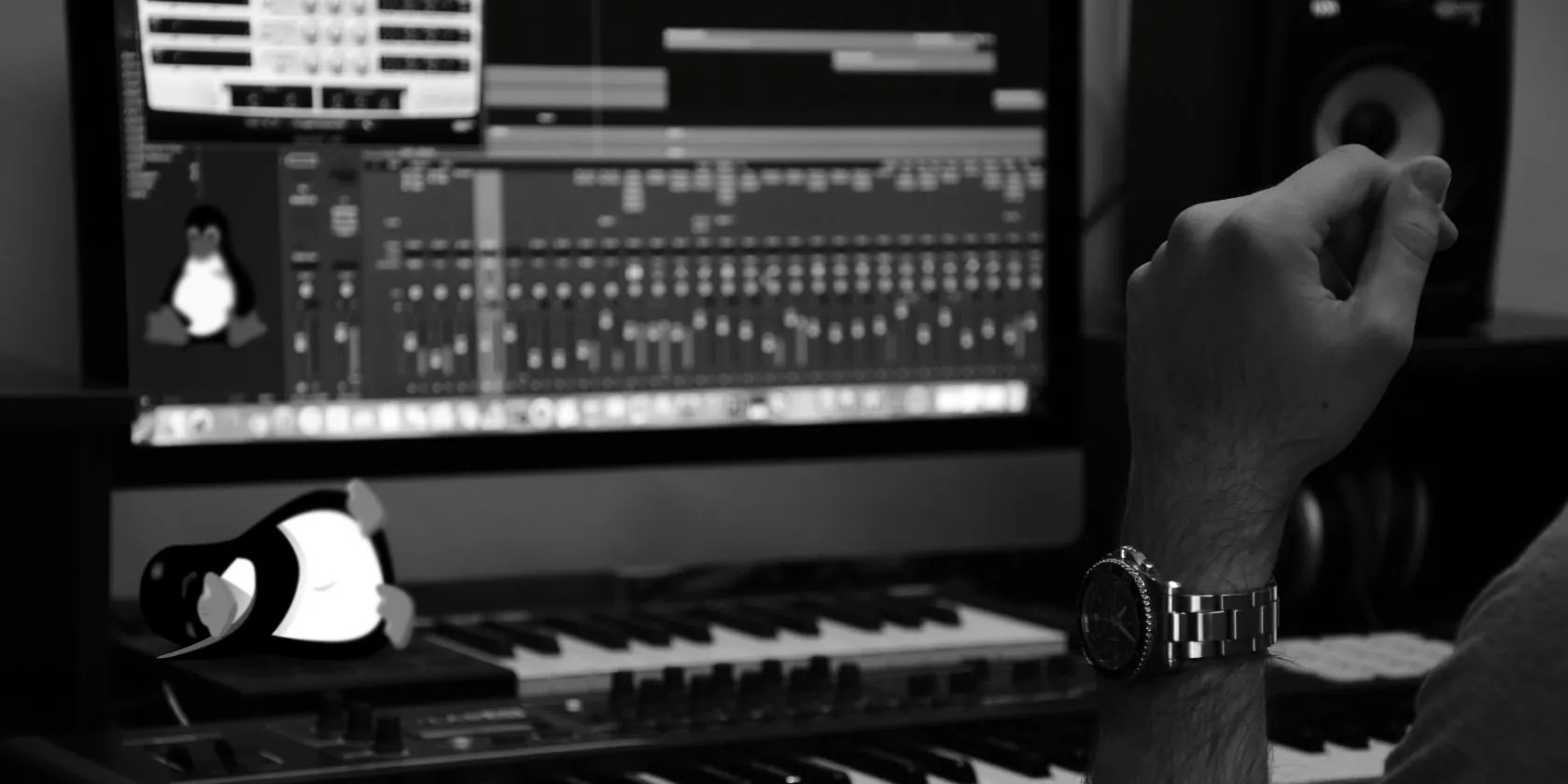 The 8 Best DAW Apps for Music Production on Linux