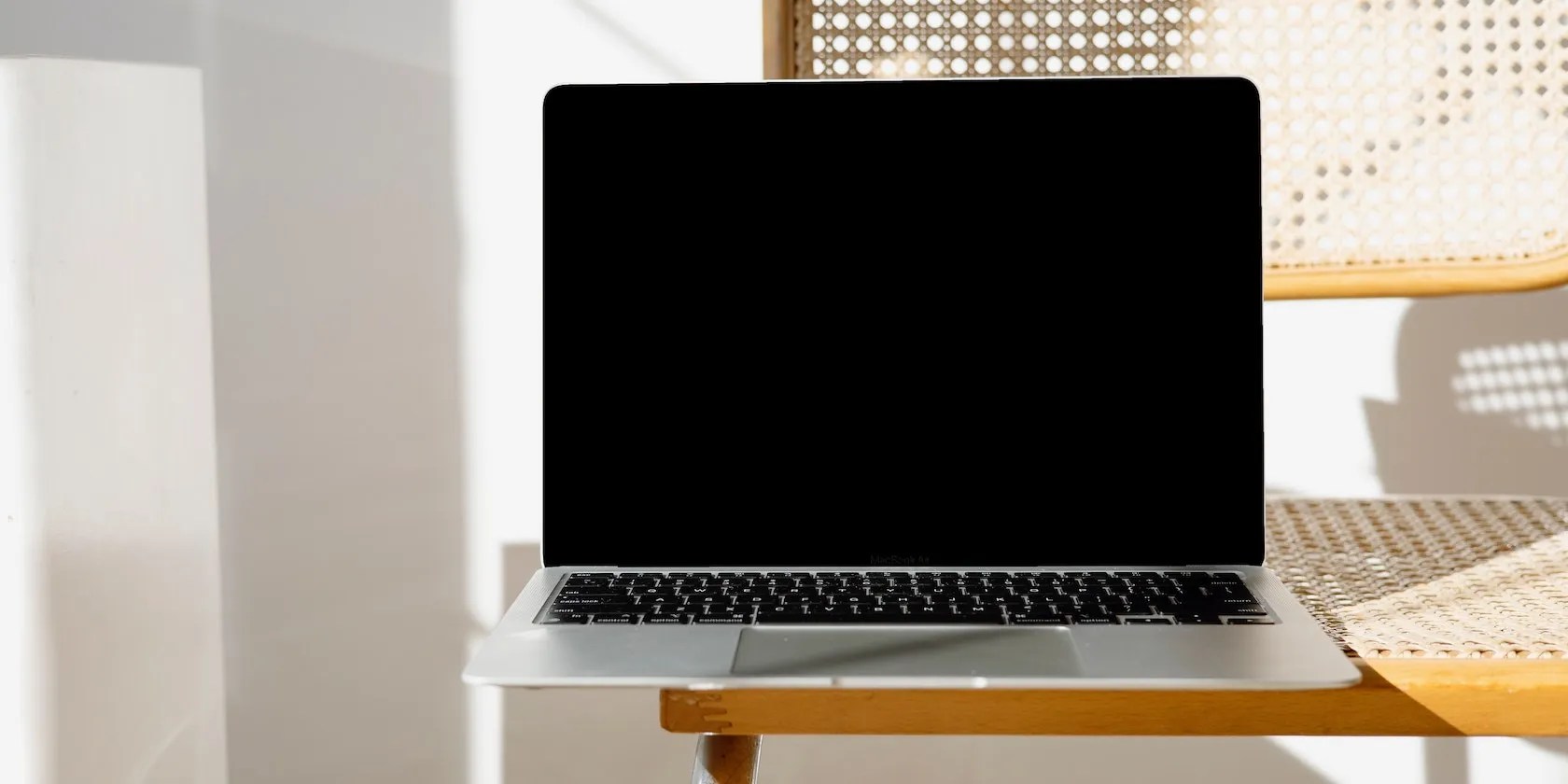 How to Turn Off Your MacBook's Screen 3 Methods