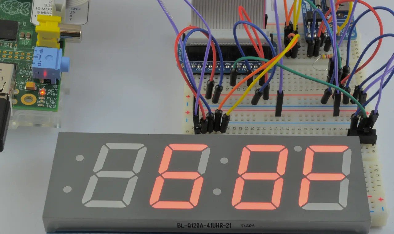 The 8 Best Raspberry Pi Clock Projects You Can Make