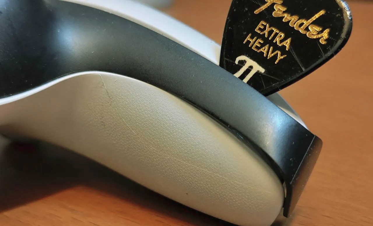 How to Replace Your DualSense Controller’s Faceplate